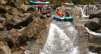 10周年! 宏遠化工全體員工漂流慶祝