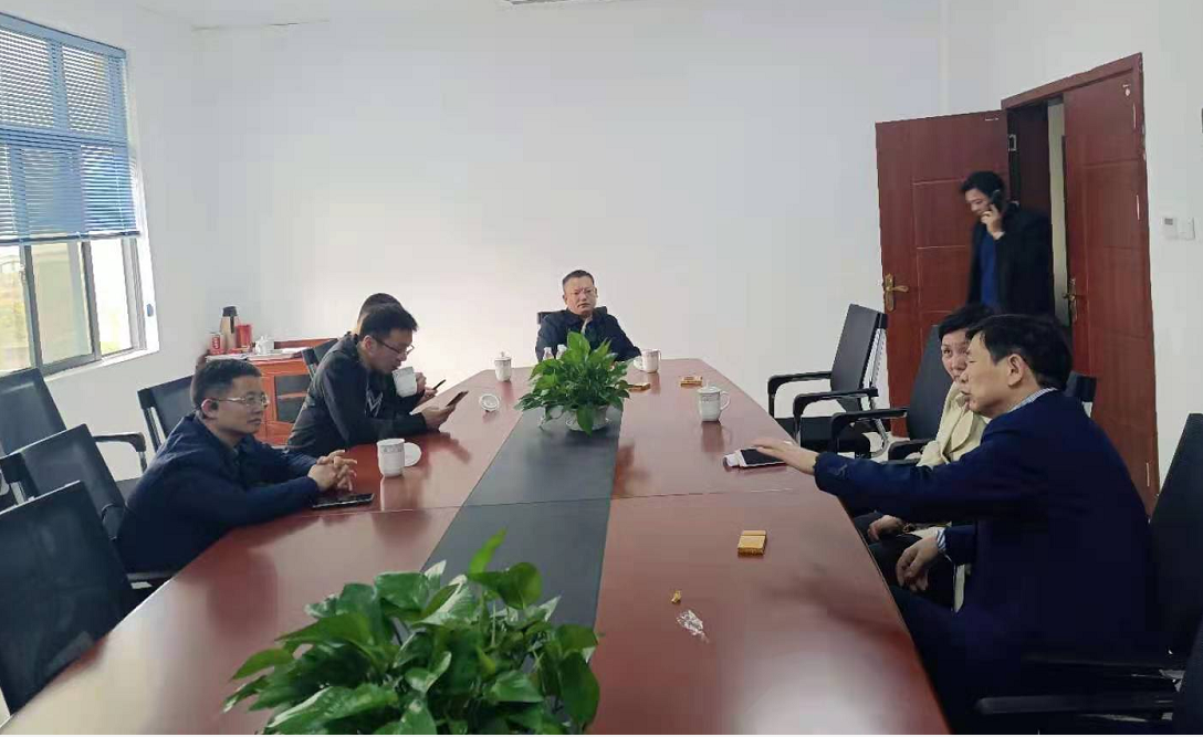 宜春市大數(shù)據(jù)產(chǎn)業(yè)發(fā)展局領(lǐng)導(dǎo)到宏遠參觀調(diào)研